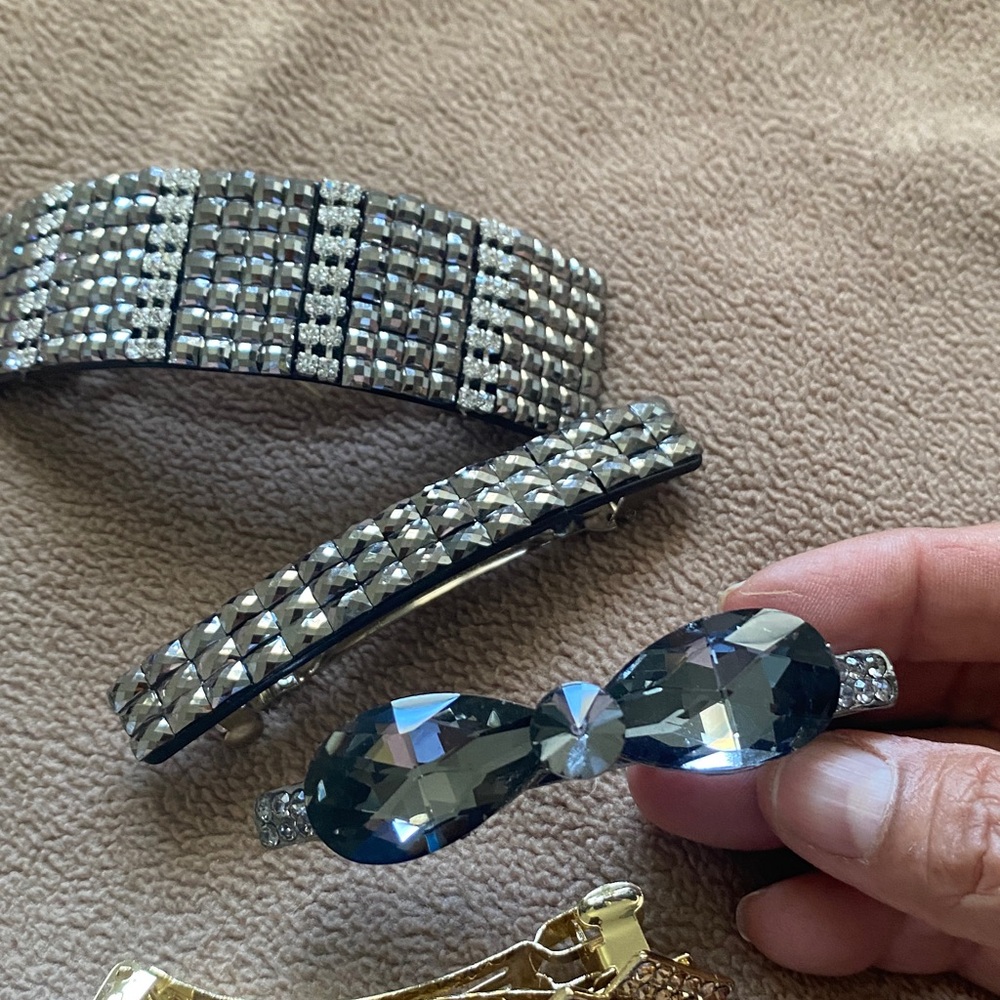 Hair Clips - Picture 3 of 5